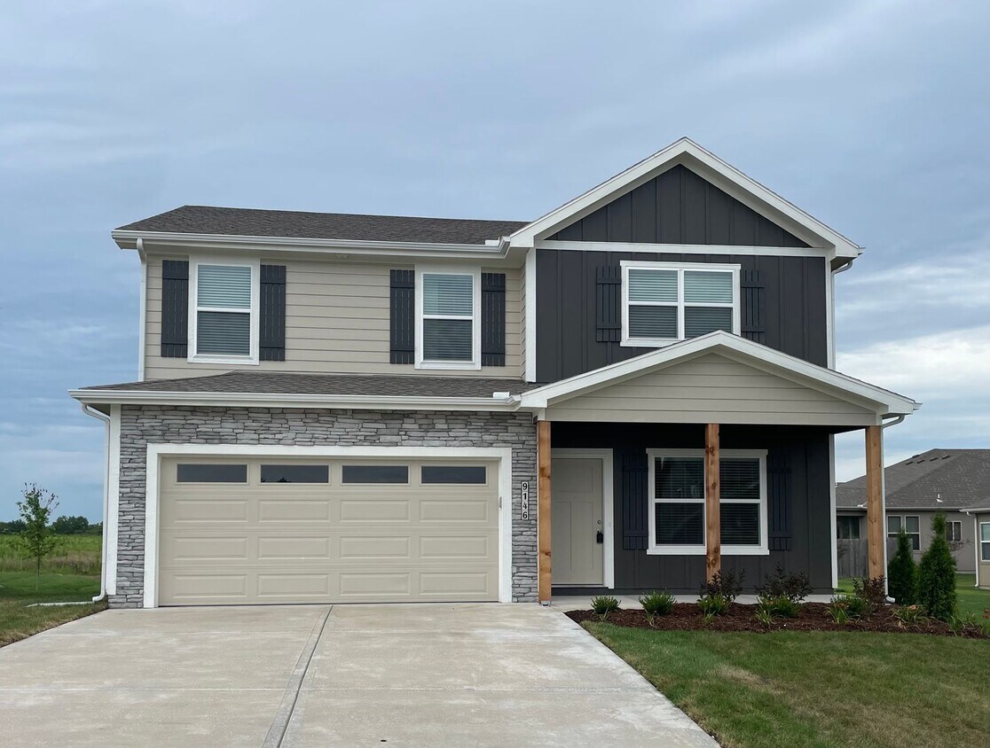 Primary Photo - 4 bedroom 2.5 bath - Blue Springs
