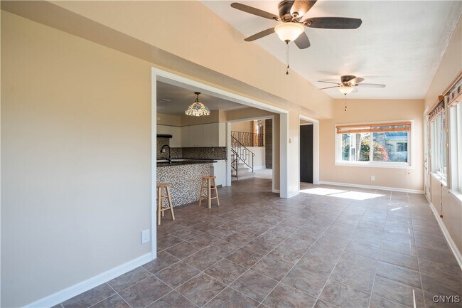 Foto del edificio - 8810 Seneca Ave