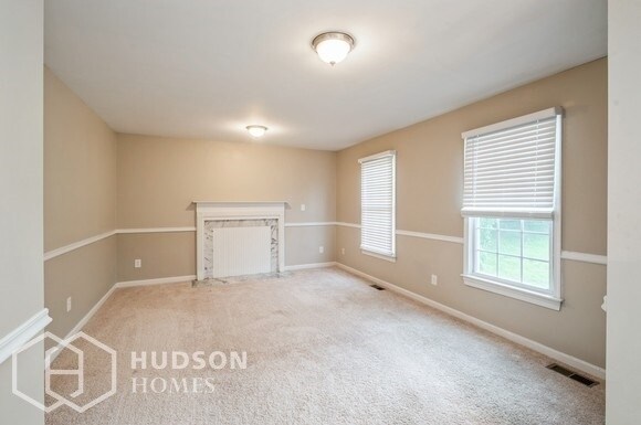 Building Photo - AVAILABLE NOW! - 1004 Village Gate Dr, Mou...