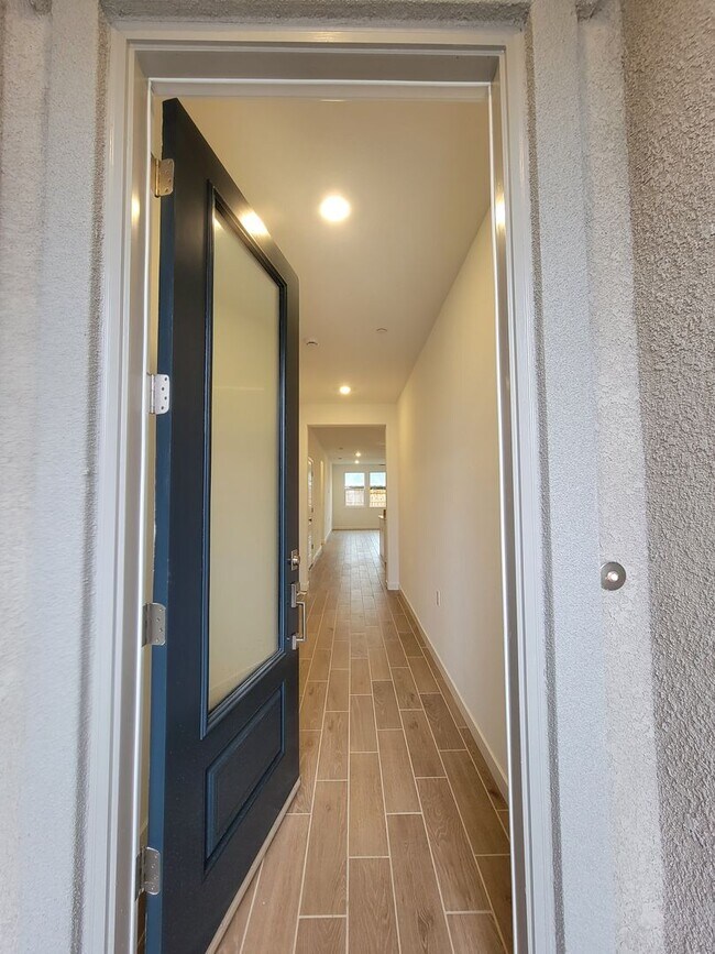 Building Photo - Brand New Home