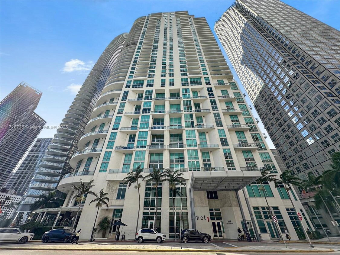 Foto principal - 300 S Biscayne Blvd