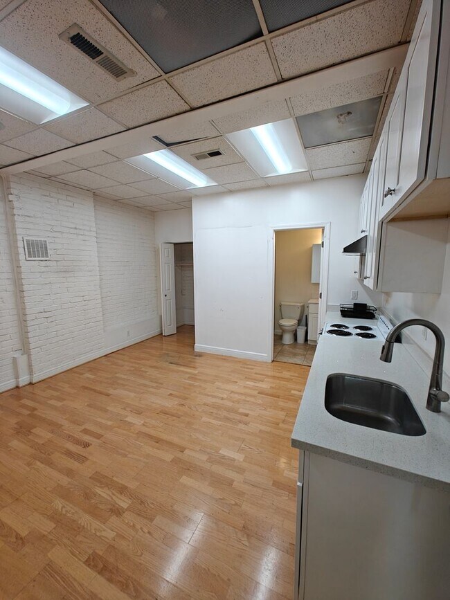 Foto del edificio - 733-739 Grant Ave / 30-40 Waverly Pl