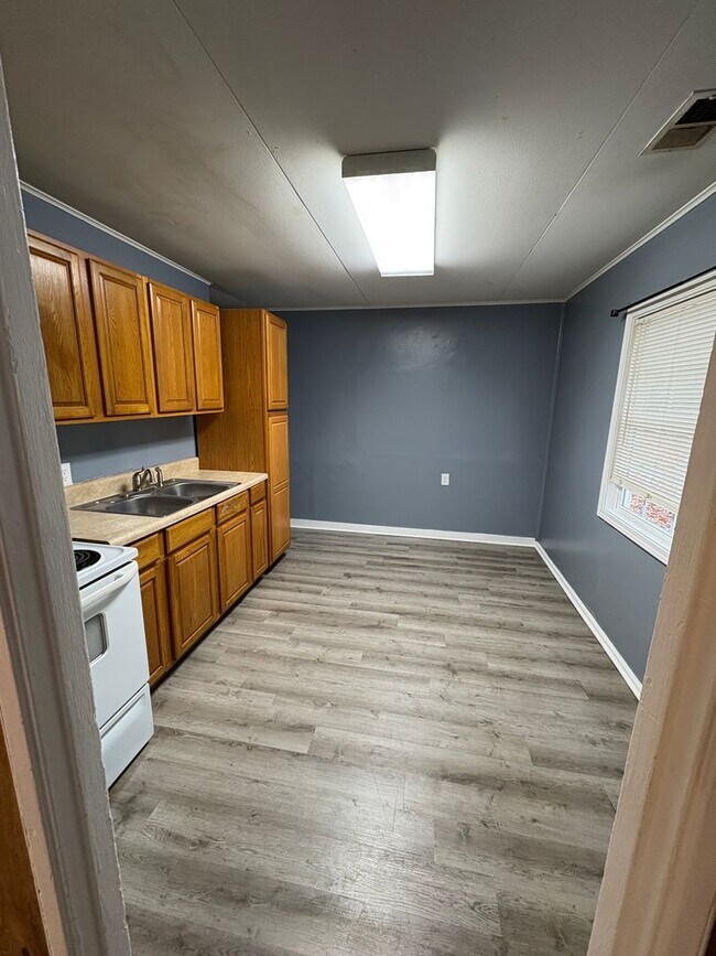 Foto del edificio - 3 Bedroom 1 Bath Home Millington convenient to Navy Base and Hwy 14