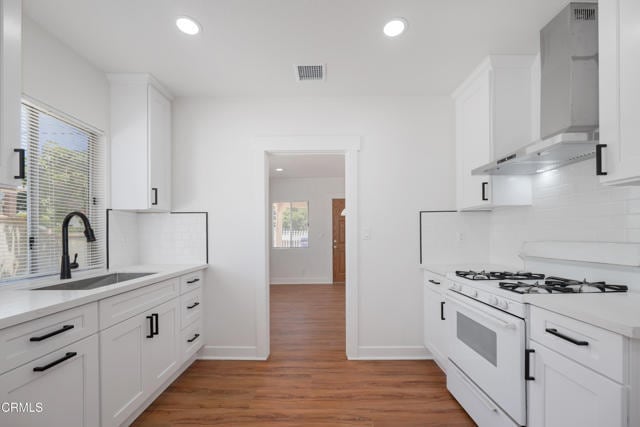 Building Photo - 121 S Lotus Ave