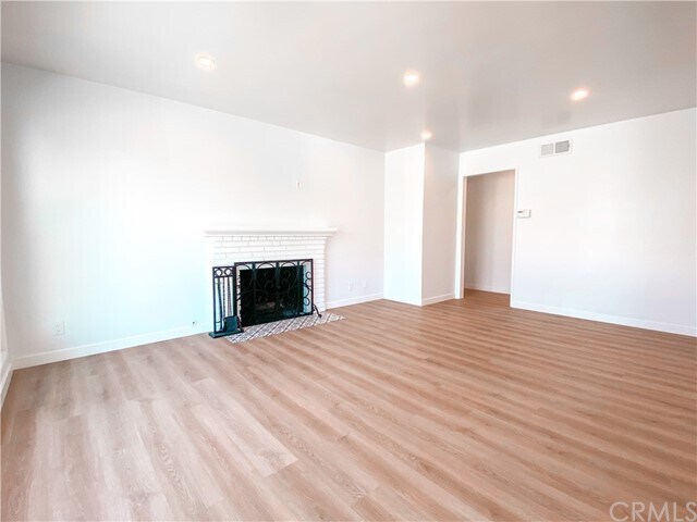 Building Photo - 25917 Richville Dr