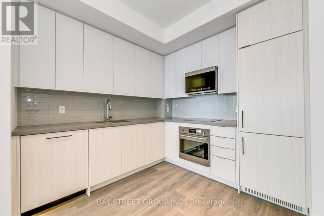 Photo du bâtiment - 297 Oak Walk Dr