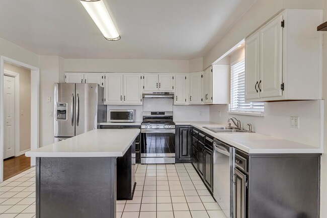 Building Photo - 1222 W Shields Ln