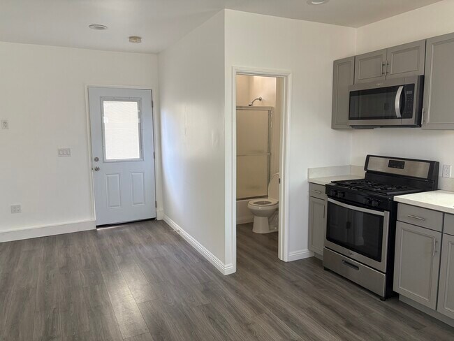 Foto del edificio - 7346 Ruffner Ave