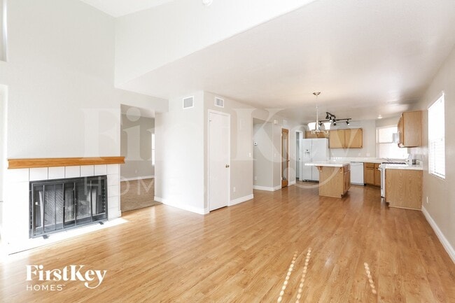 Foto del edificio - 7861 Mt Shasta Cir