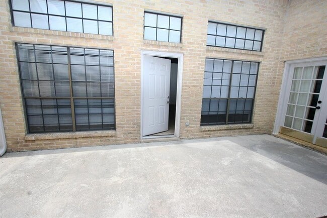 Building Photo - 13903 Jupiter Hills Dr