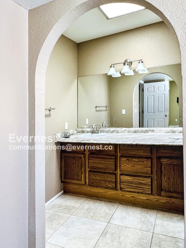 Building Photo - 2457 N Ironwood Ridge Dr
