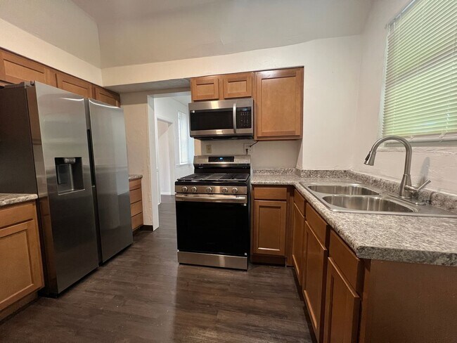 Building Photo - Charming and Updated 3BR Home For Rent in Pittsburgh's Elliot Neighborhood