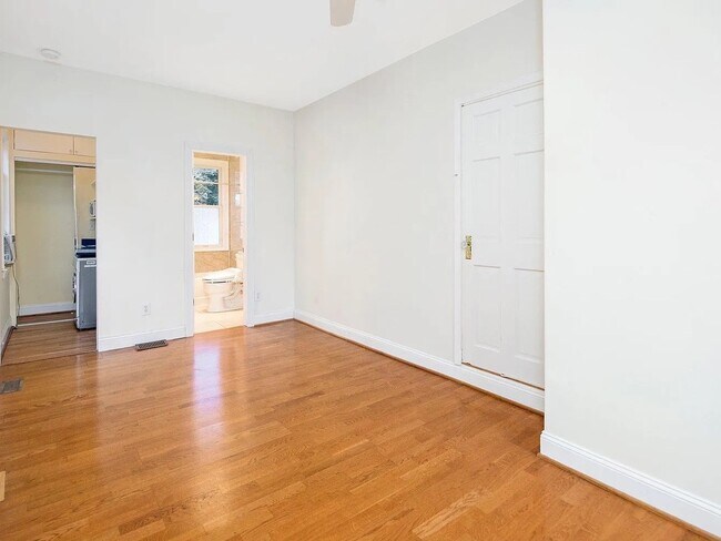 Foto del edificio - 4908 45th St NW