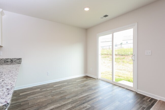Foto del edificio - 6022 Mason Tucker Dr