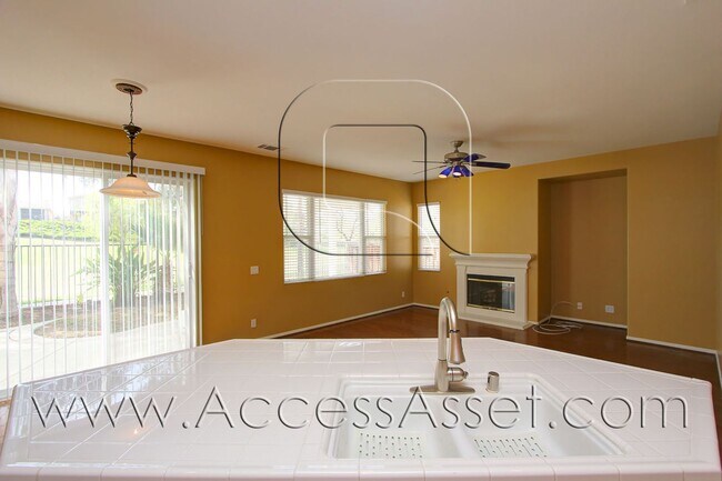 Foto del edificio - Beautiful 4 Bed/2.5 Bath Home With Golf Co...