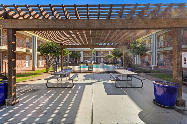 Building Photo - La Carmona