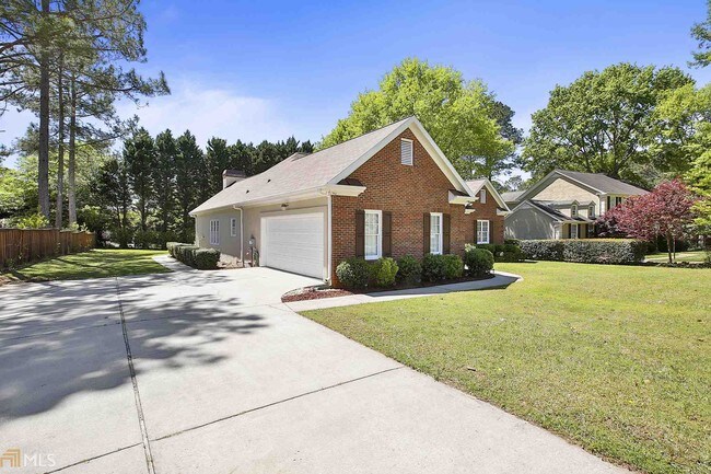 Building Photo - 185 White Oak Dr