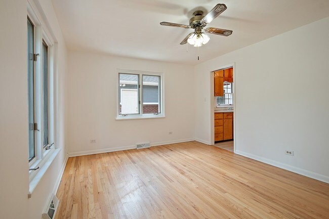 Building Photo - Adorable Rental in The Glen's