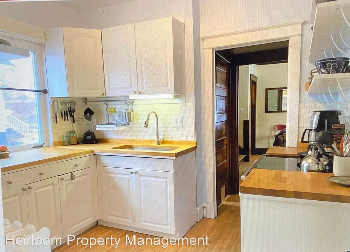 Primary Photo - 3 br, 1 bath House - 123 East Winona Street