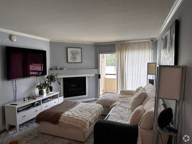 Building Photo - 5565 Canoga Ave