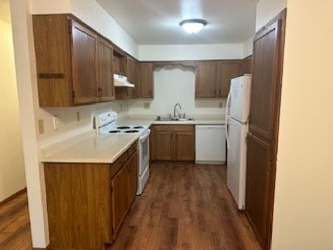 Building Photo - Spacious 2 bed, 1 bath