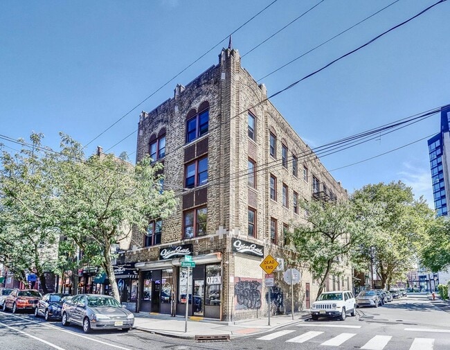 Building Photo - 124 Storms Ave
