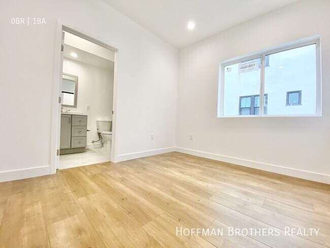 Foto del edificio - 6712 Willoughby Ave