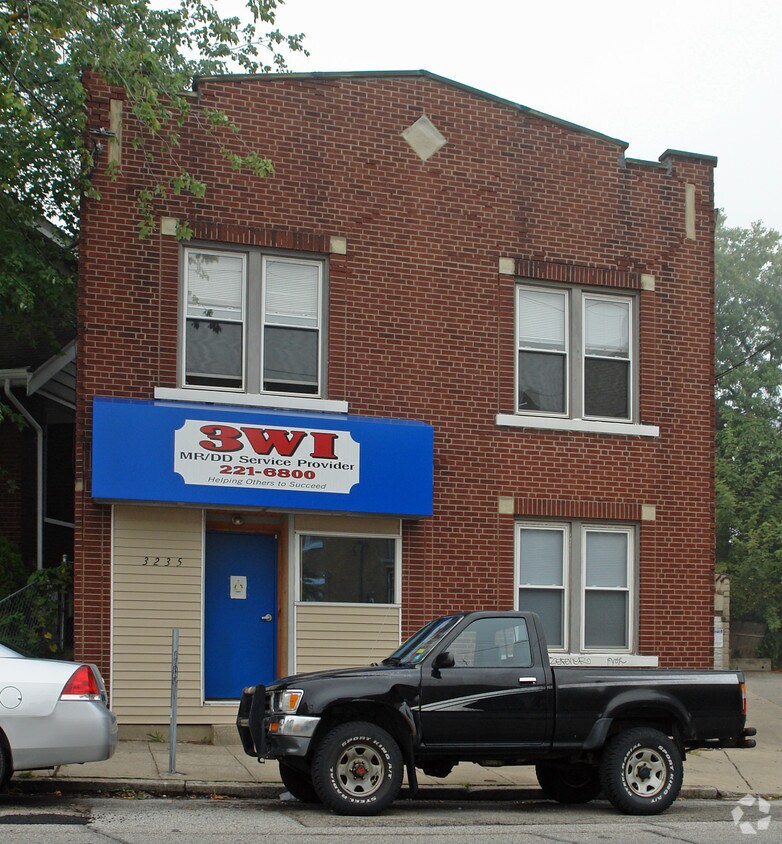 Foto del edificio - 3235 Jefferson Ave