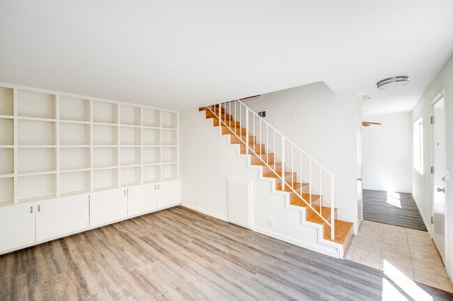 Foto del edificio - 251 W Dryden St