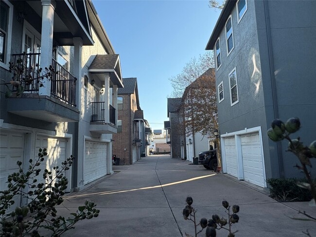 Building Photo - 3710 Sherwood Ln