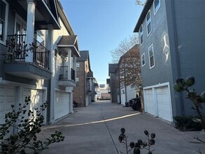 Building Photo - 3710 Sherwood Ln