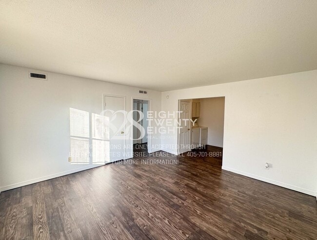 Building Photo - *COMING SOON!* 2 Bed/1 Bath Apartment at West Oaks in Newcastle!
