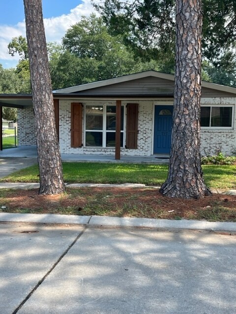 An oasis of country living - 717 Wiegand Dr