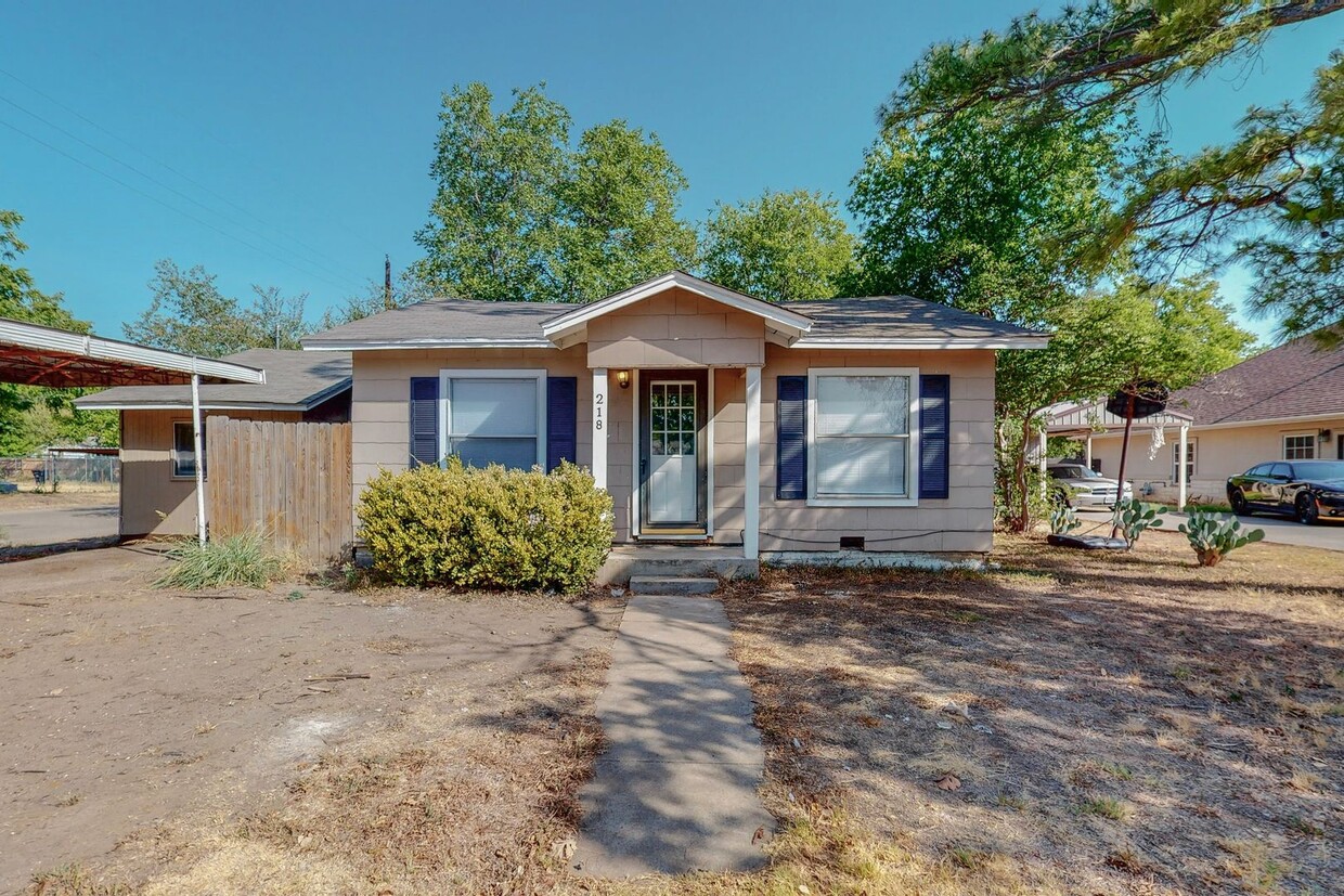 Primary Photo - Coming Soon! 3 Bedroom, 1 Bath Cleburne Ho...