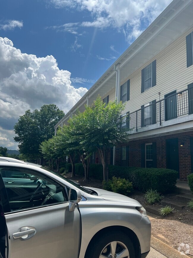 Building Photo - 900 Mountain Creek Rd
