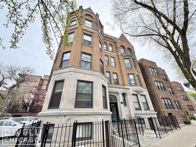 Building Photo - 3433 N Elaine Pl