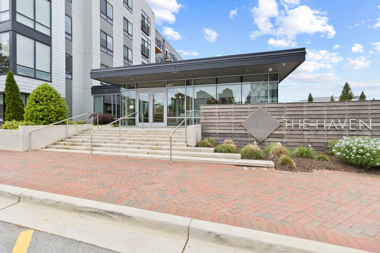 145 Riverhaven Dr Unit 305, Oxon Hill, MD 20745 Condo for Rent in