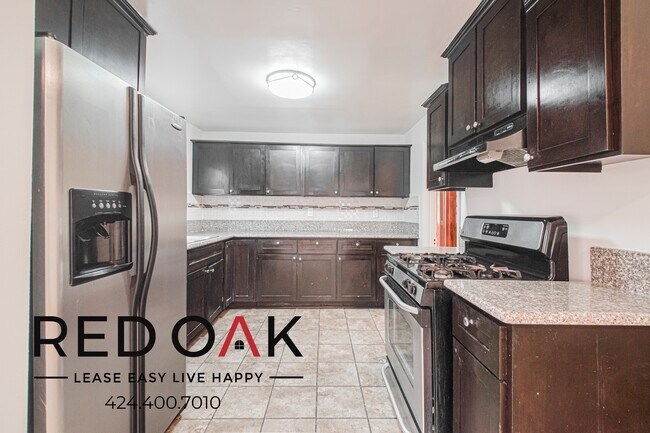 Foto del edificio - 856 W 47th St