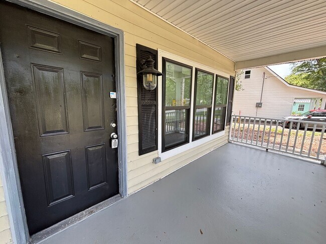 Foto del edificio - Available now! Freshly updated 3bed 1 bath Downtown Summerville!