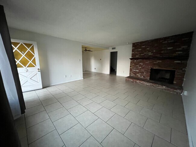 Foto del edificio - 8145 Garden View Ave
