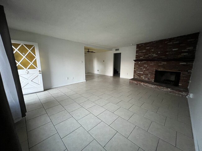 Building Photo - 8145 Garden View Ave