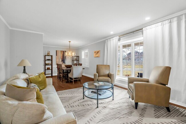 Foto del edificio - 6661 Woodson Dr