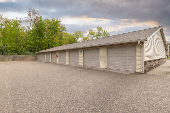 Building Photo - Charlotte Court Apartments