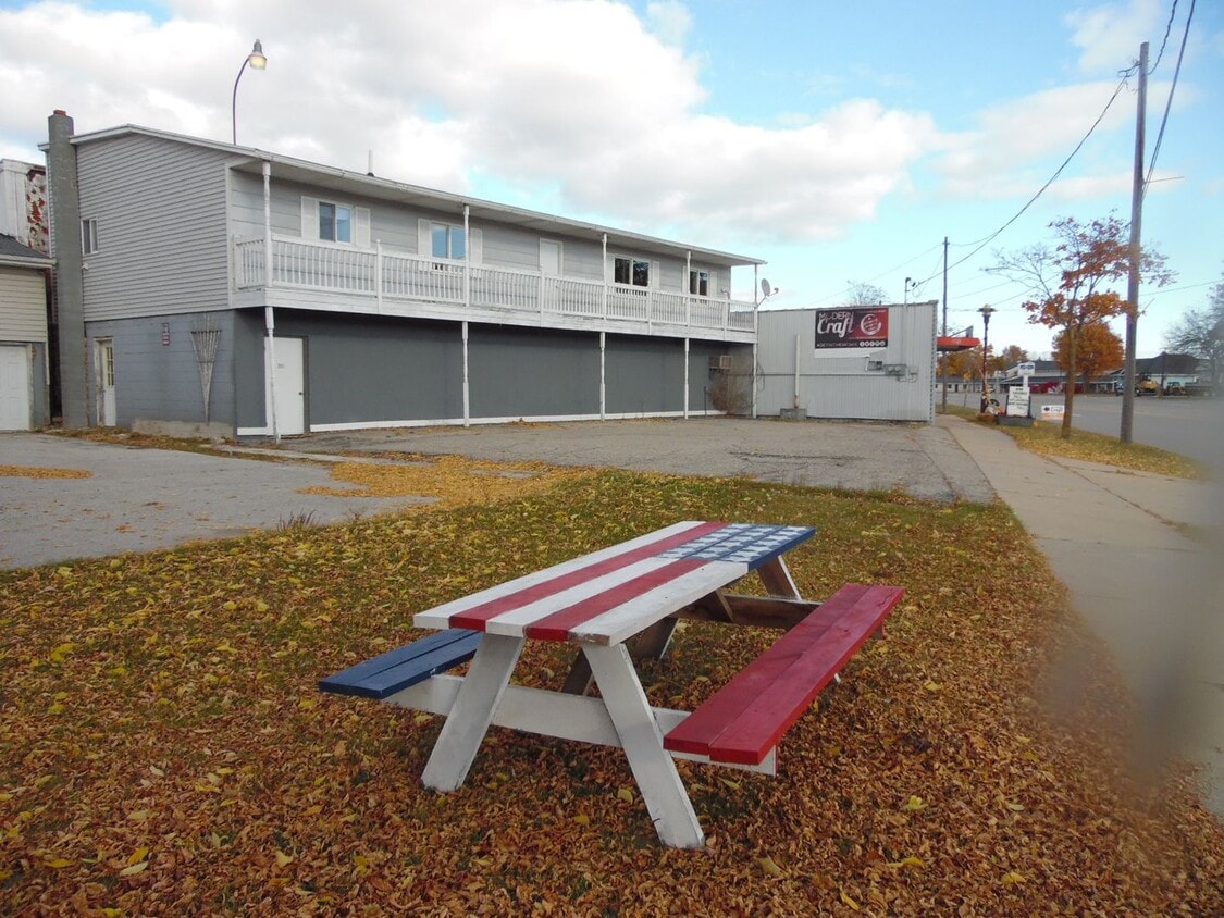 Primary Photo - 3 bedroom Home
