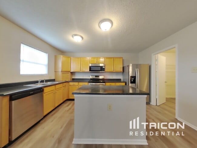 Building Photo - 11361 N Creekside Dr