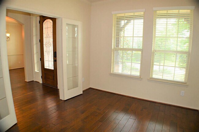 Building Photo - 7 Verdin Pl
