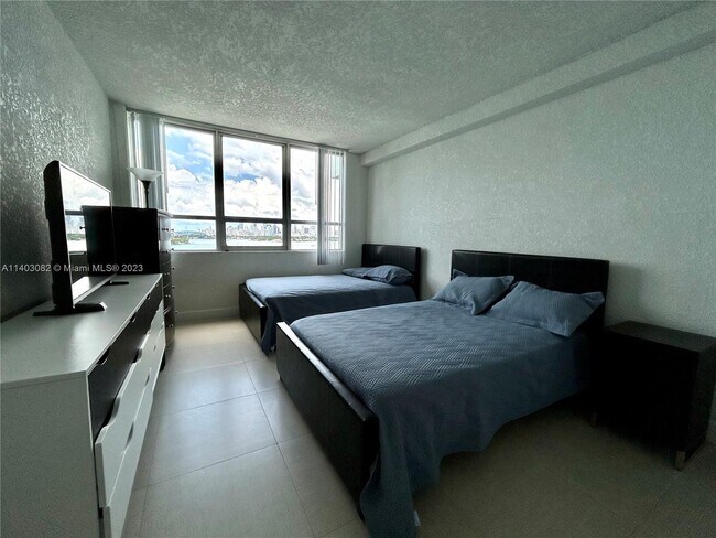 Foto del edificio - 1500 Bay Rd