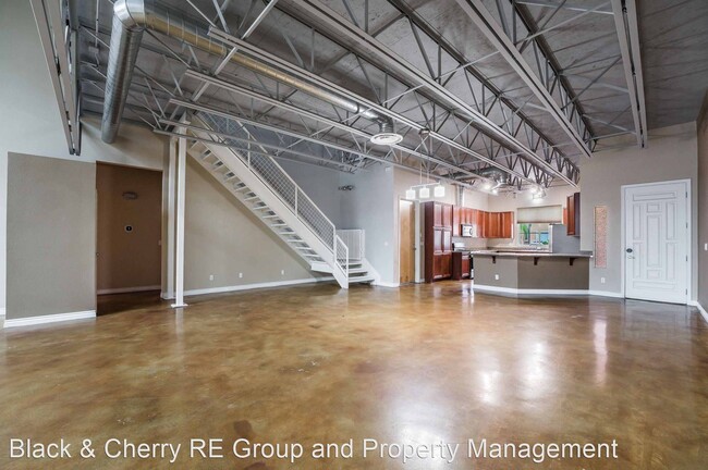 Building Photo - 3 br, 2 bath House - 5664 Deer Creek Falls...
