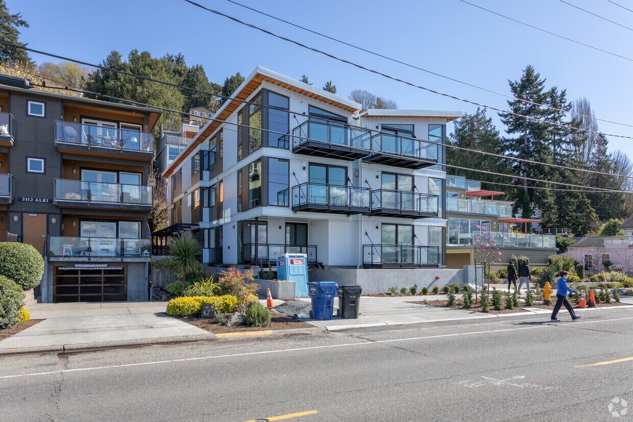 Primary Photo - 2116 Alki Ave SW