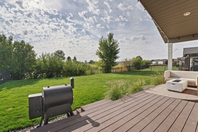 Building Photo - Beautiful 3 bedroom 2 bath Home On The Pla...